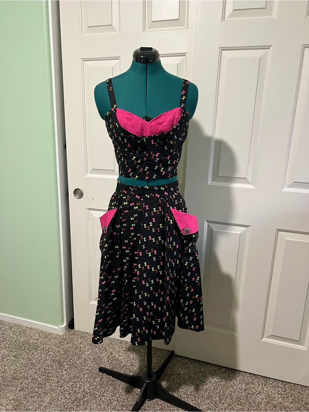 Trashy Diva Hourglass print crop top and skirt outfit Sz 6